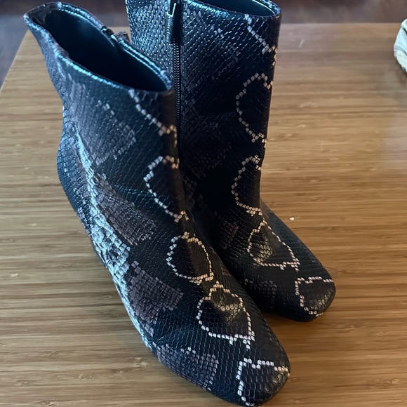 Vince Camuto Booties - Picture 3 of 4